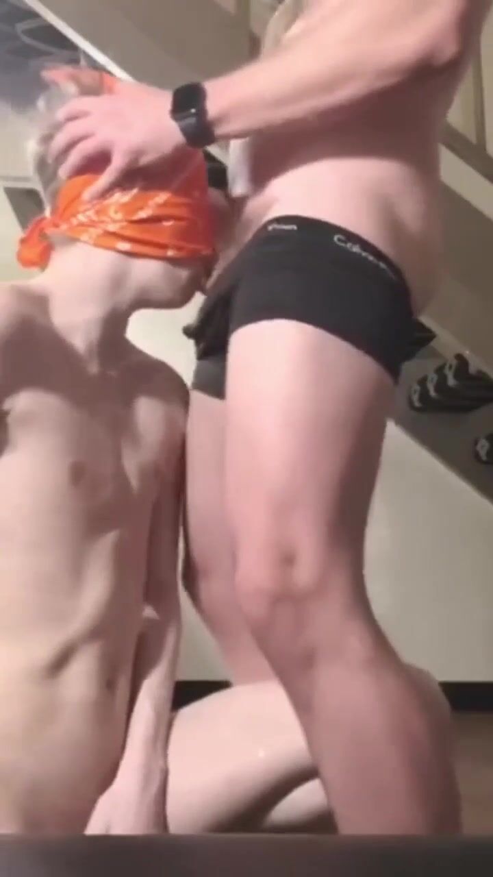 Entrenamiento de cara de twink sumergido