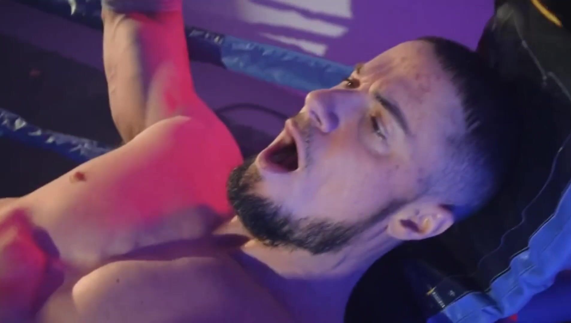 Submission maneuver in the ring