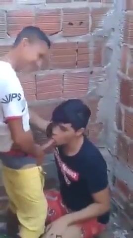 法国少年吸吮硬屌