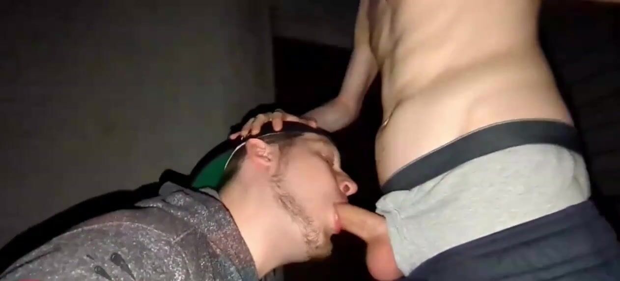 Hung str8 guy gets public head