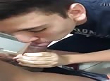 与年轻男孩的黑屌口交