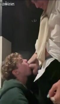 Twink lutscht schwanz leer