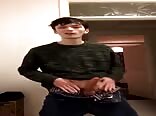 宿舍里的男孩们变得超级饥渴
