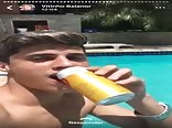 Orgía en la piscina a pelo 2