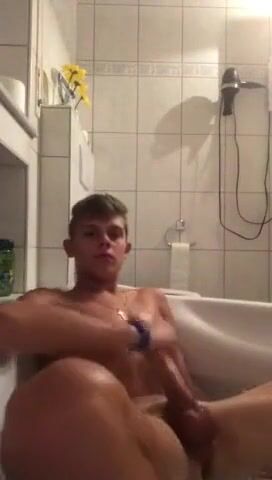 Bathtime ass fingering with swedish twink