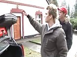 Süßer junge entlädt seine spermien