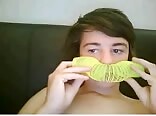 Adolescente flexível bate uma sem camisinha