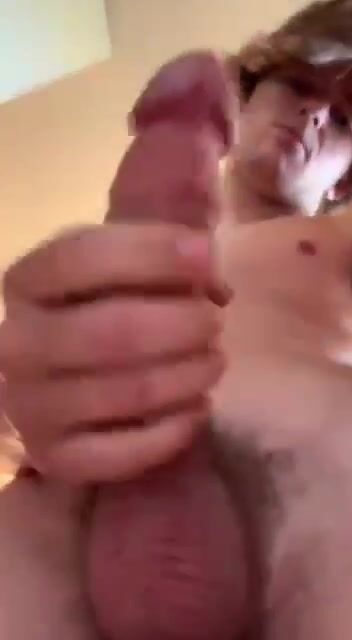 年轻男同一起撸他们的硬鸡巴 2