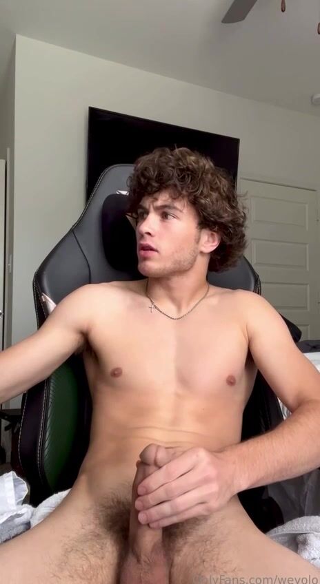 Twinks y adolescentes se pajean sus pollas duras