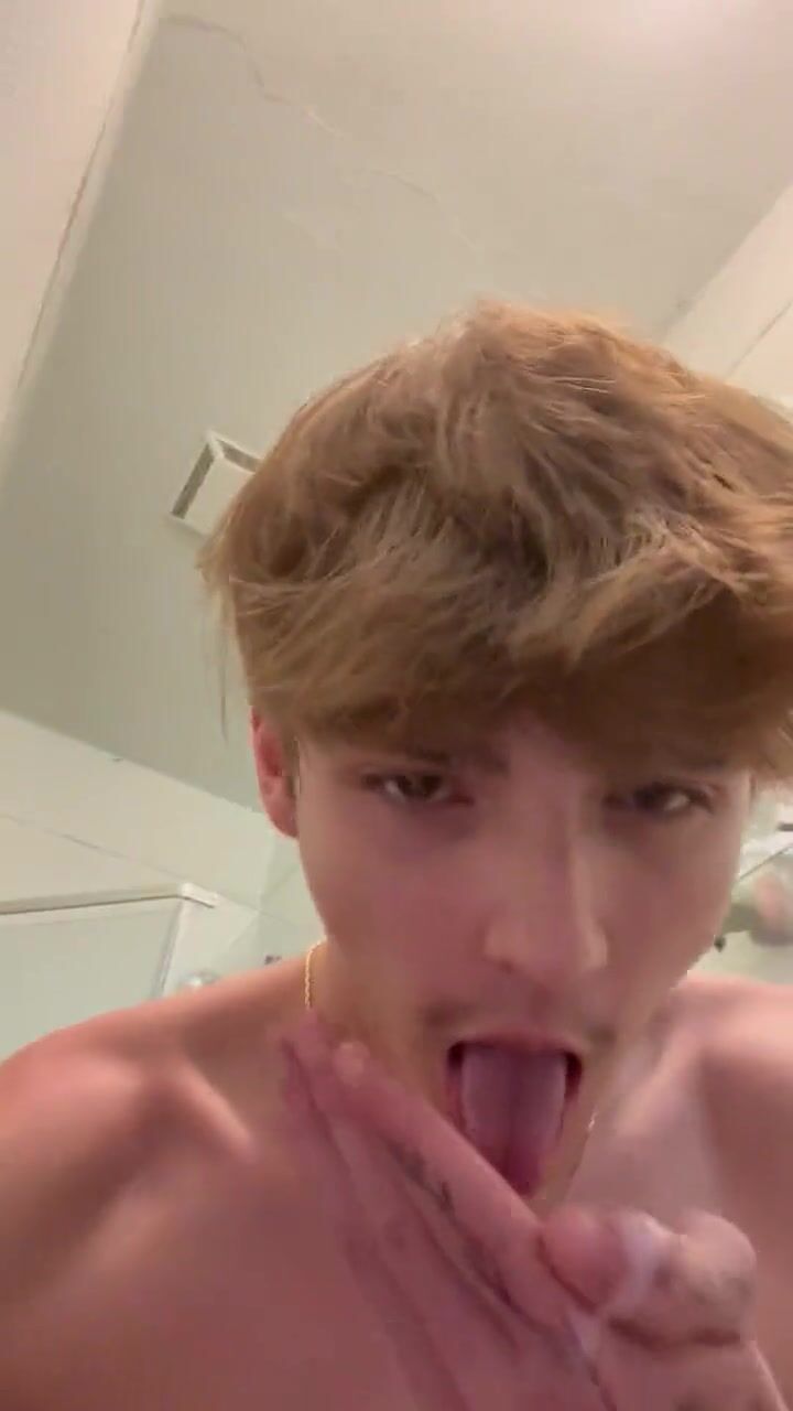 Jonathan wanted to taste his own load