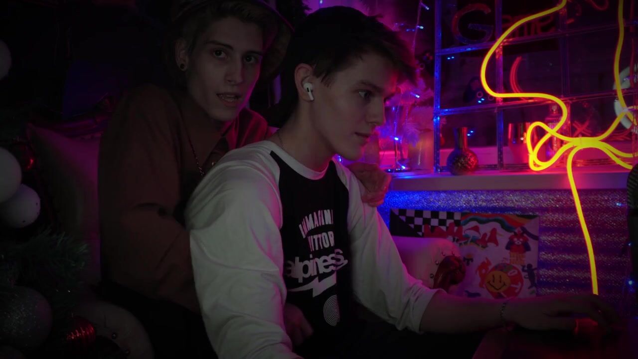 Passionate gamer and his friend get hard and raw