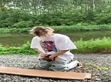自然男孩色情：户外打手枪休息