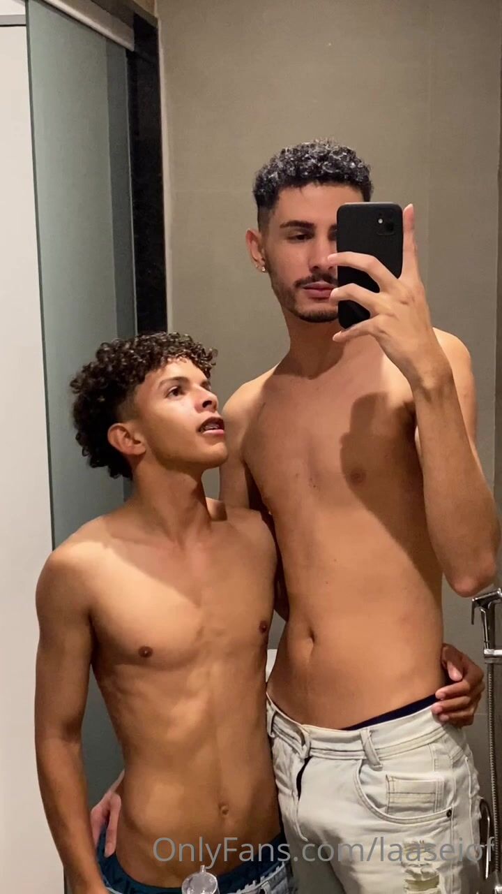 Minet courageux prend la bite de son cousin sans capote