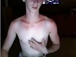 حروق الشمس تحت توب بلا أكمام