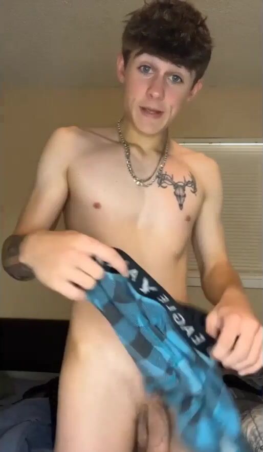 Tattooed cutie enjoys raw bareback ride