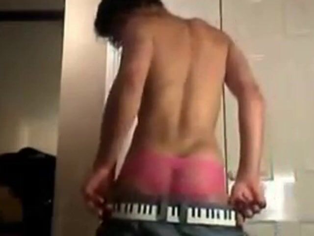 Tease me baby: hot gay action