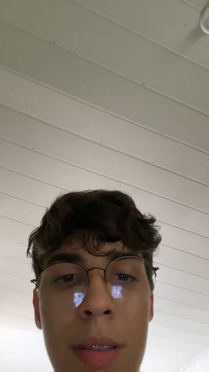Live teen shows off big dick