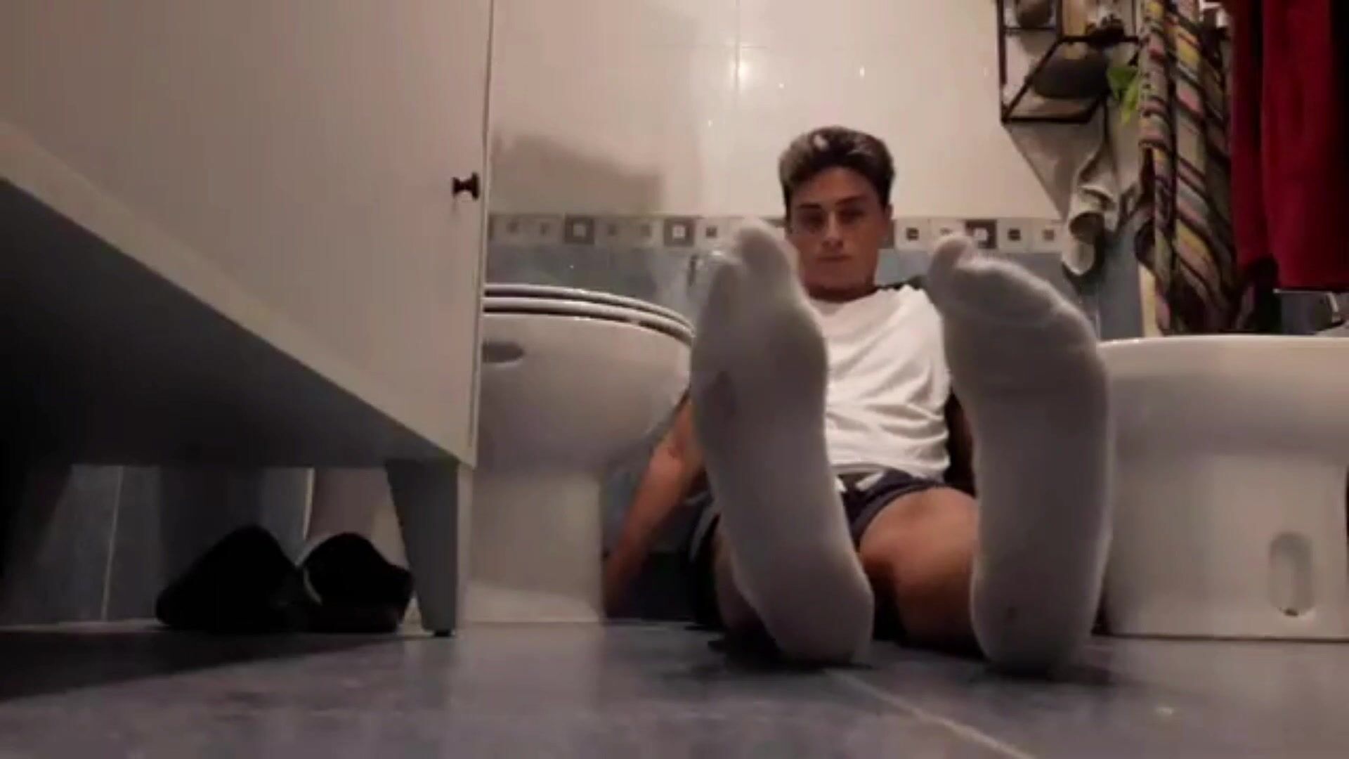 Barefoot twink shows off his feet 2