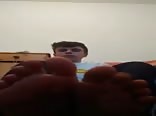 少年の足の裏