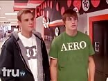 Chicos adolescentes bailando al rozamiento - corto gay