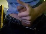 Adolescente se masturba y lame su semen caliente
