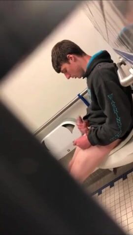 Teen caught jerking (school locker room)