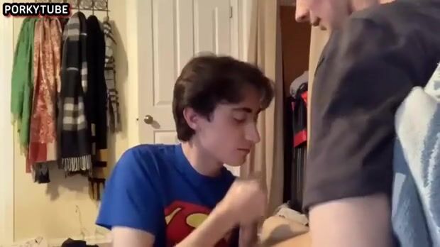 吵闹的同性恋少年男孩猛烈射精