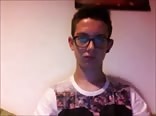 مراهق ي masturbator ي masturbates بقوة