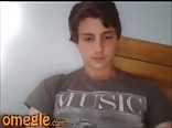 مراهق يستمني مع الموسيقى