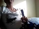 Adolescente gostoso jorra carga de porra