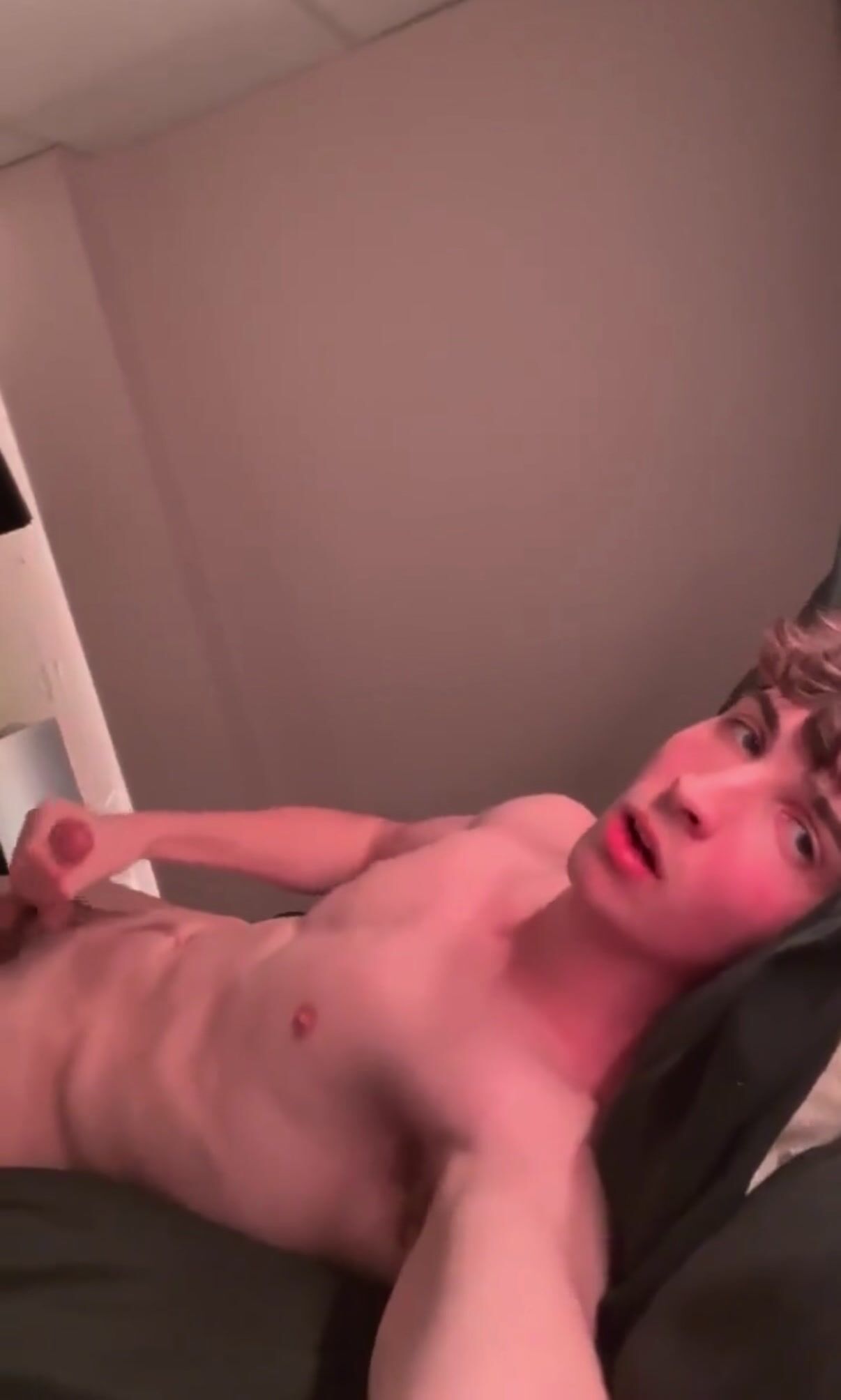 Teen sprays cum all over himself