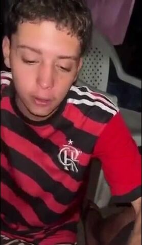 少年男同抽烟吸朋友的鸡巴
