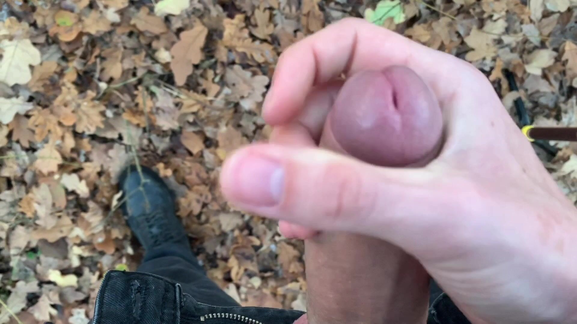 Première fois avec un cockring pour ado, orgasme intense pour jeune...