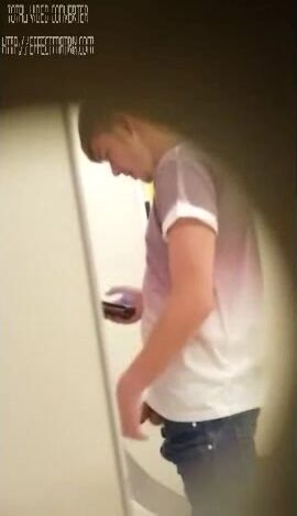 Teens and twinks get clean piss porn