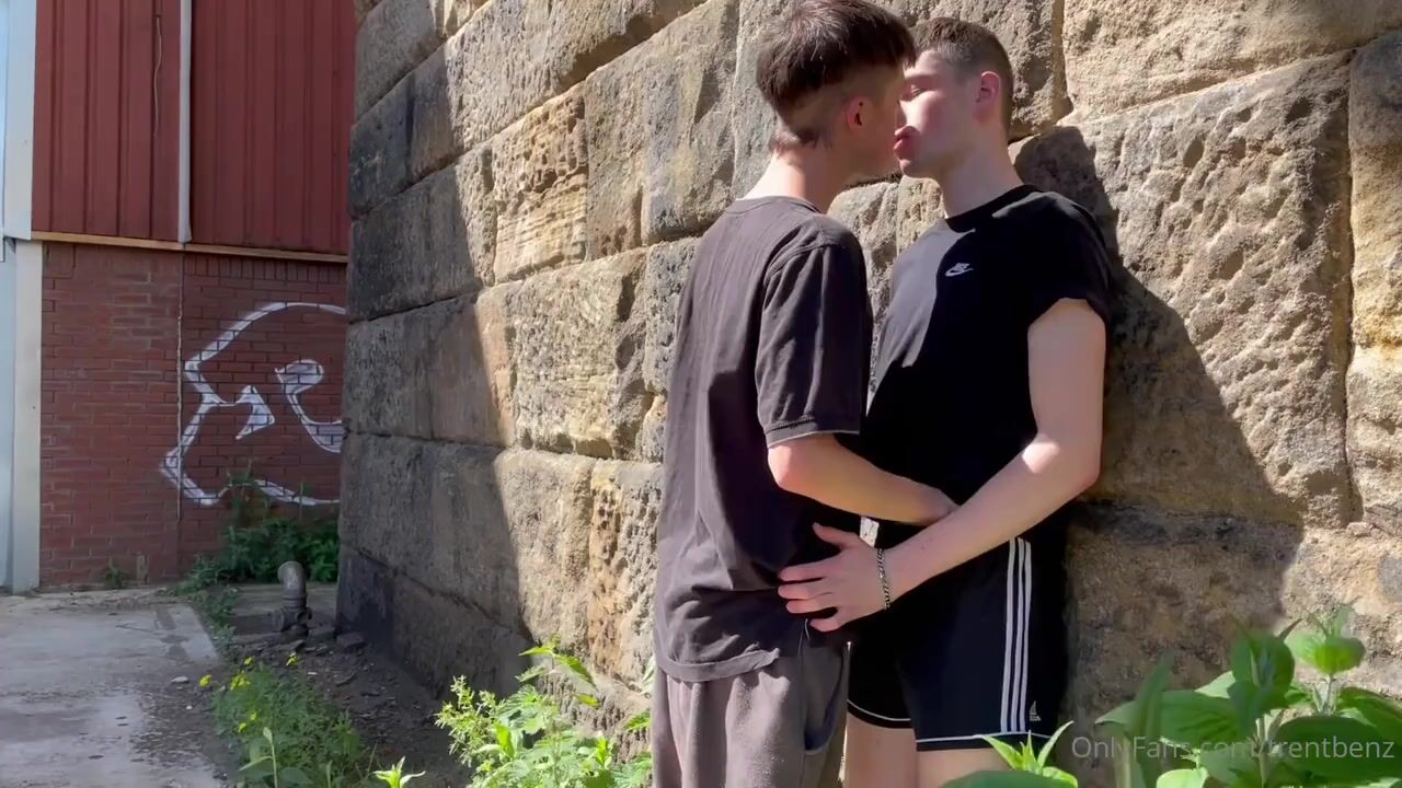 年轻青少年互相口交