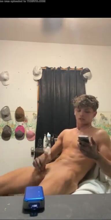 O preservativo faz os cam boys foderem ainda melhor