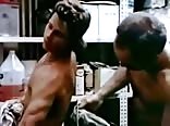 चिकनाई वाले बंदर (1979)