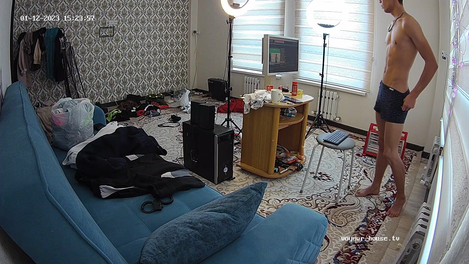 The huge hogged hottie, spy cam