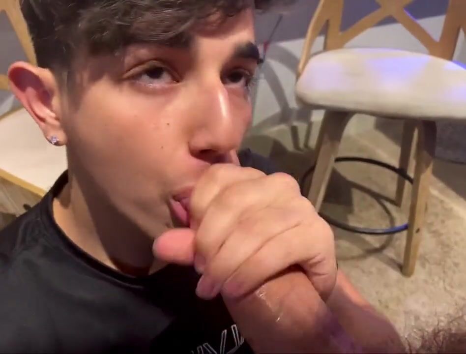 Habilidade no blowjob causa uma erupção intensa