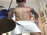 Straight boy becomes gay metronome for girls