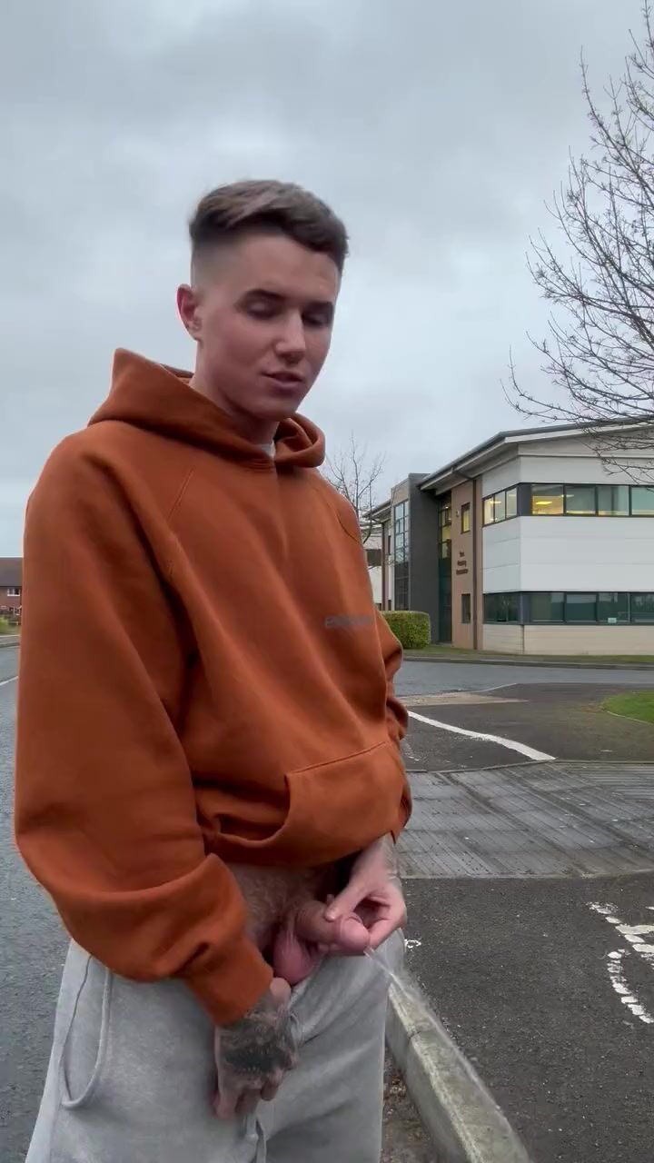 Orange street pisser action