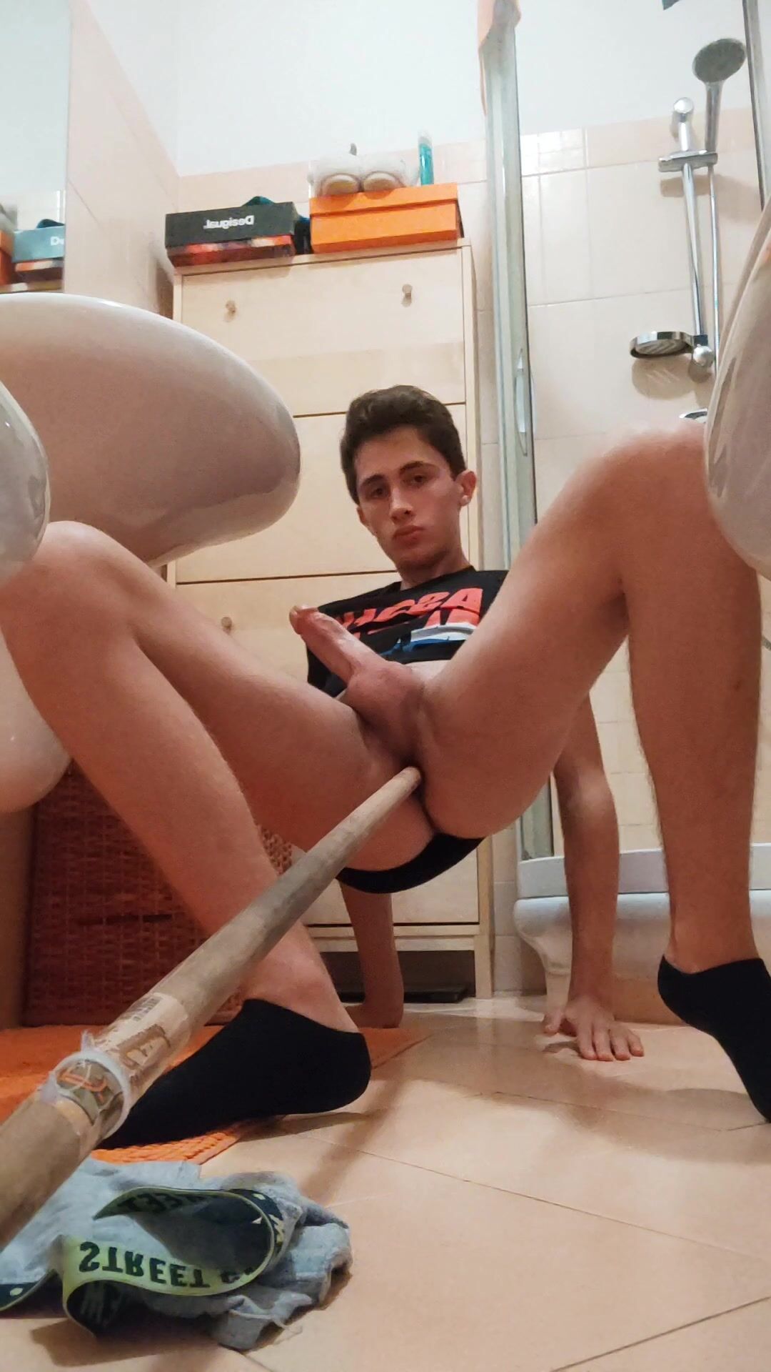 Teenie nimmt papas rohen muskel-schwanz ohne kondom
