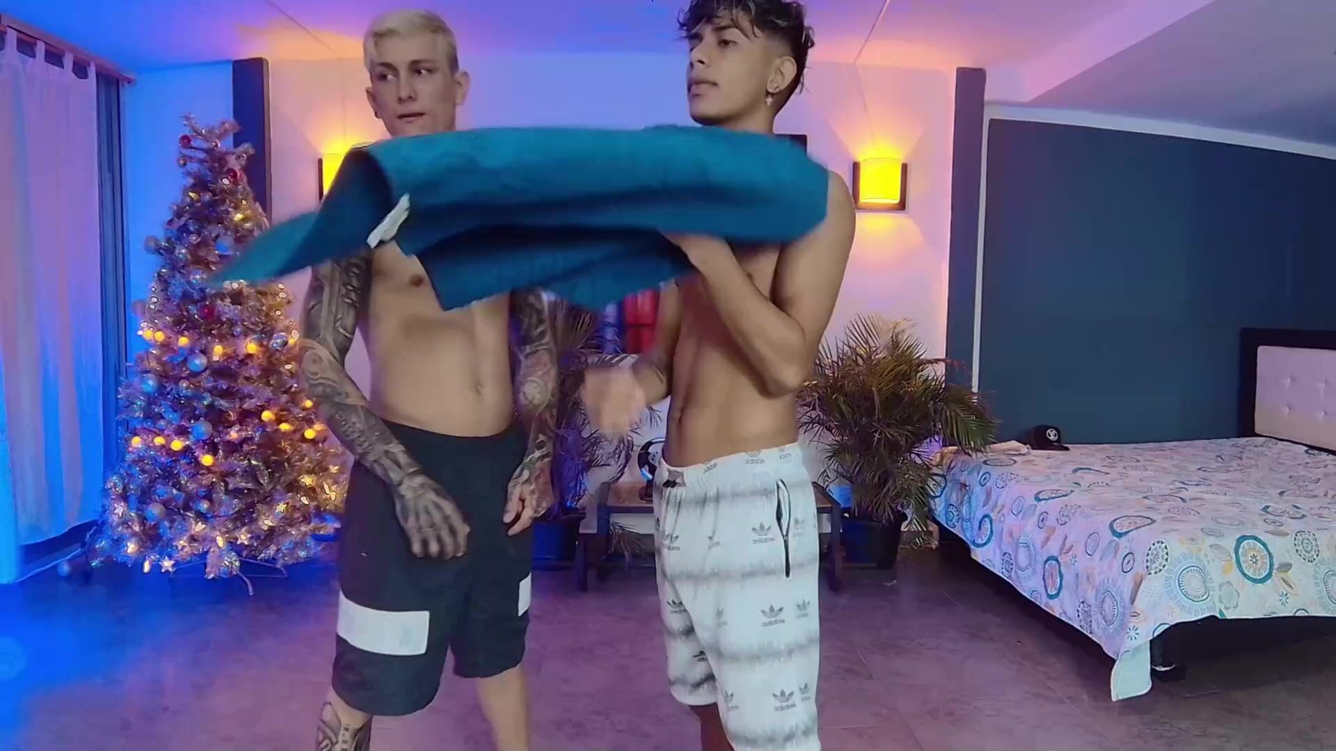 Registro de orgia quente com garotos super sexy do pornô gay