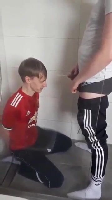 The_twink_love_piss