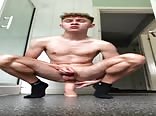 大鸡巴男孩用力骑乘