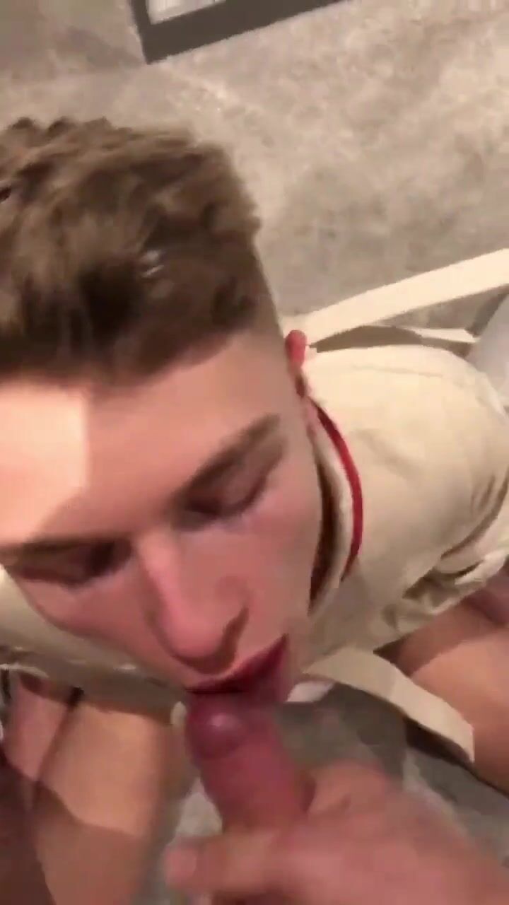 Twink se cubre de semen