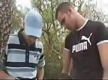 Porno gay en el bosque: tres duros al aire libre