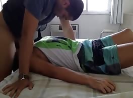 Kehlenfick für einen twink