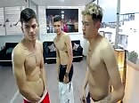 Dreier mit jungs vor der webcam: er muss sich entspannen