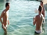 紧身泳裤男孩泳装色情